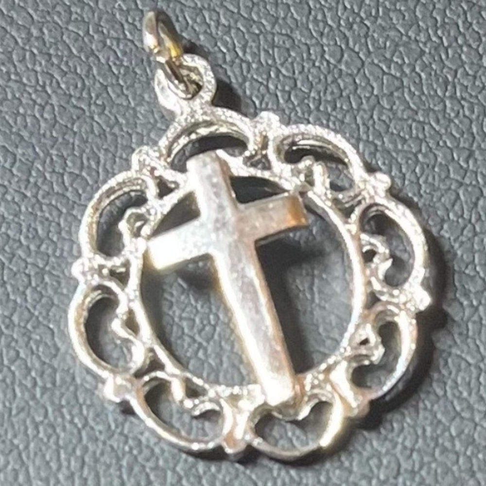 Vintage Silver Cross Pendant Charm. Bracelet or necklace.